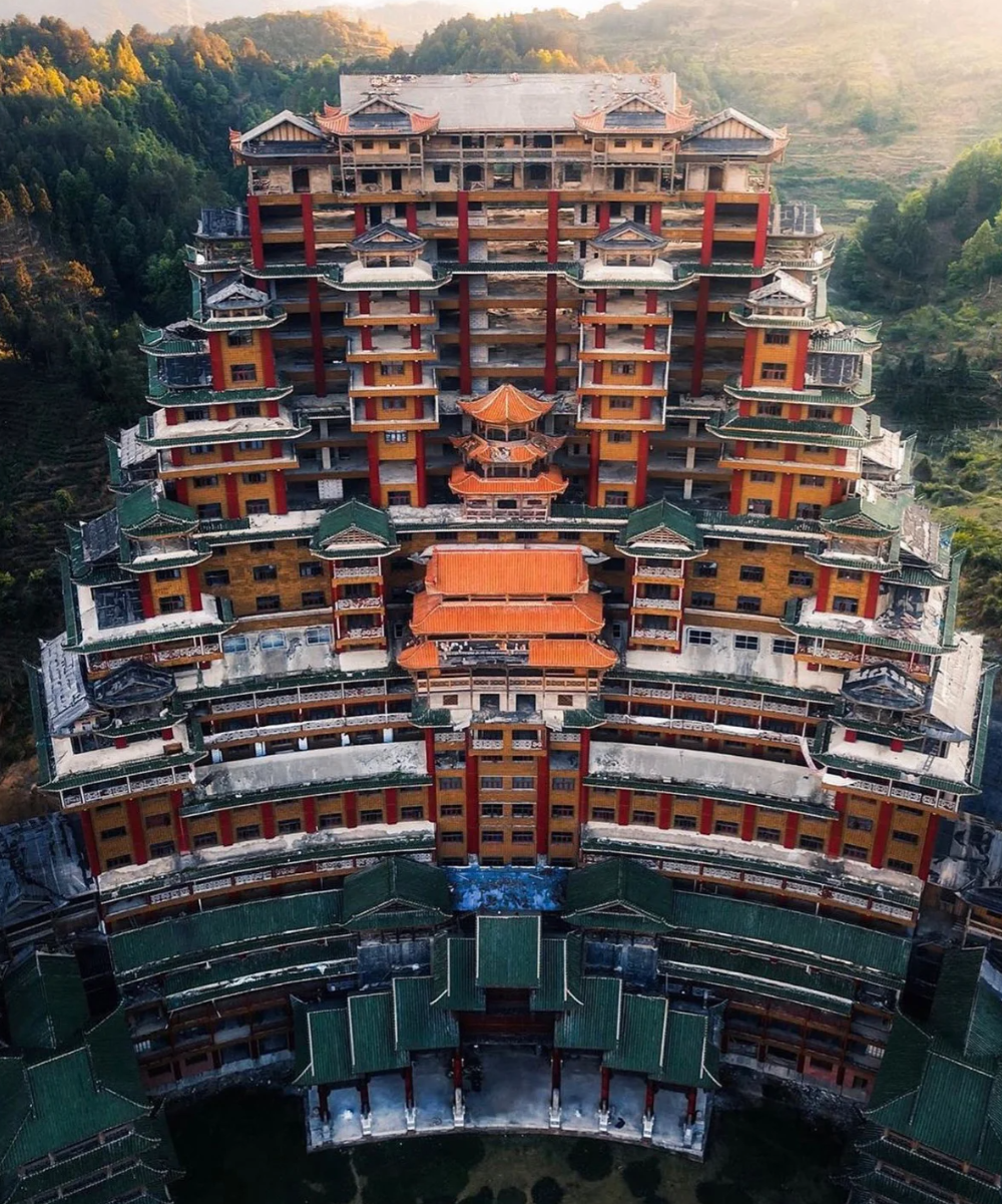 中国“第一私人豪宅”：造价27亿，只住2户人家？至今没有人进去过，细节曝光后，网友：太逆天了......-背包猫